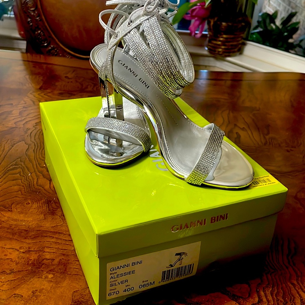 Gianni Bini Alessie Beautiful Silver Stilettos Size 6.5-Fit Like 7’s-Great Shape